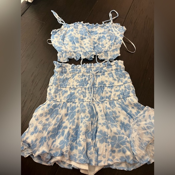 isabelle’s cabinet set - Picture 2 of 5